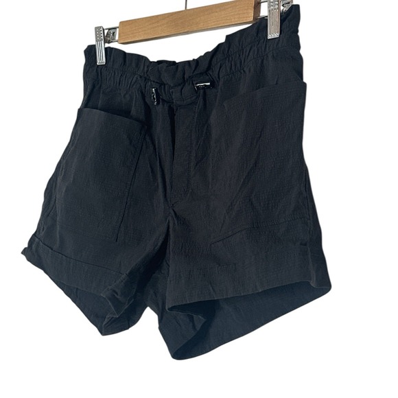 Athleta Trekkie Paper Bag Shorts Womens Size 4 Black Zip Pockets Outdoor Workout - Picture 7 of 8